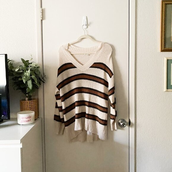 🦋 AMERICAN EAGLE Dreamspun Striped Oversized V-Neck Long Sleeve Knit Sweater - Picture 2 of 5